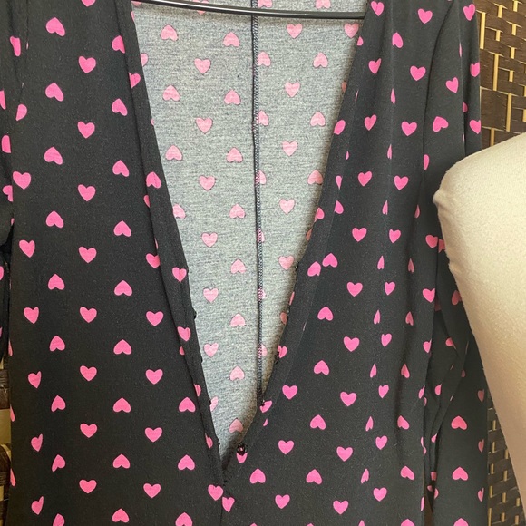 NWOT Shein Curve black pink heart long sleeve romper stretch snap up  size 1 XL - Picture 5 of 10